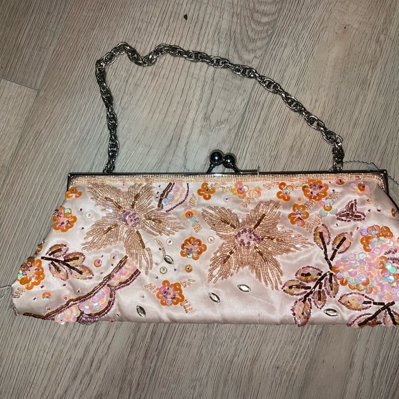 Beautiful embroidered purse - Picture 2 of 4